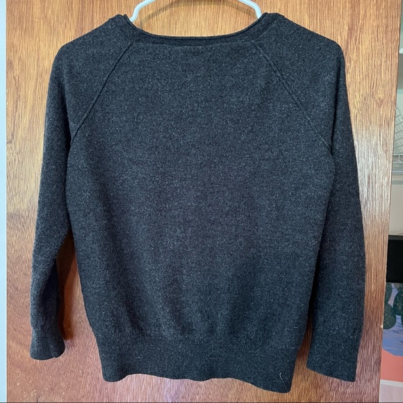 J Crew Merino Wool Grey Womens Sweater, tagged Size Large fits like Medium - Picture 5 of 8